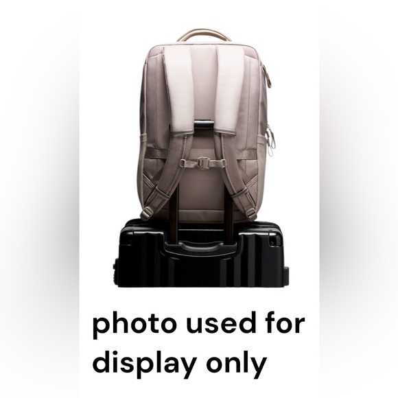 Lululemon ~ Double-Zip Backpack 22L
Tech Canvas in Spiced Chai - Picture 10 of 10